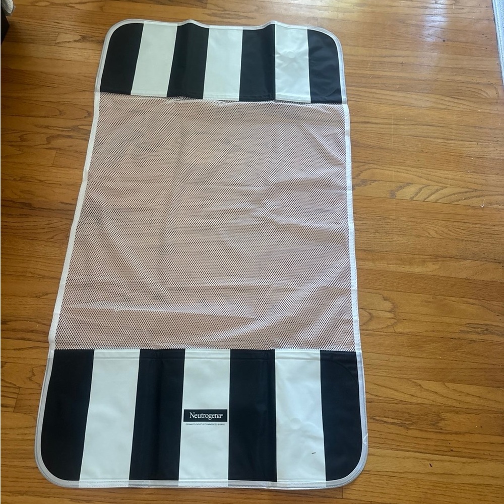 Neutrogena Inflatable Pool Raft and Waterproof Pouch NWT - Picture 3 of 5